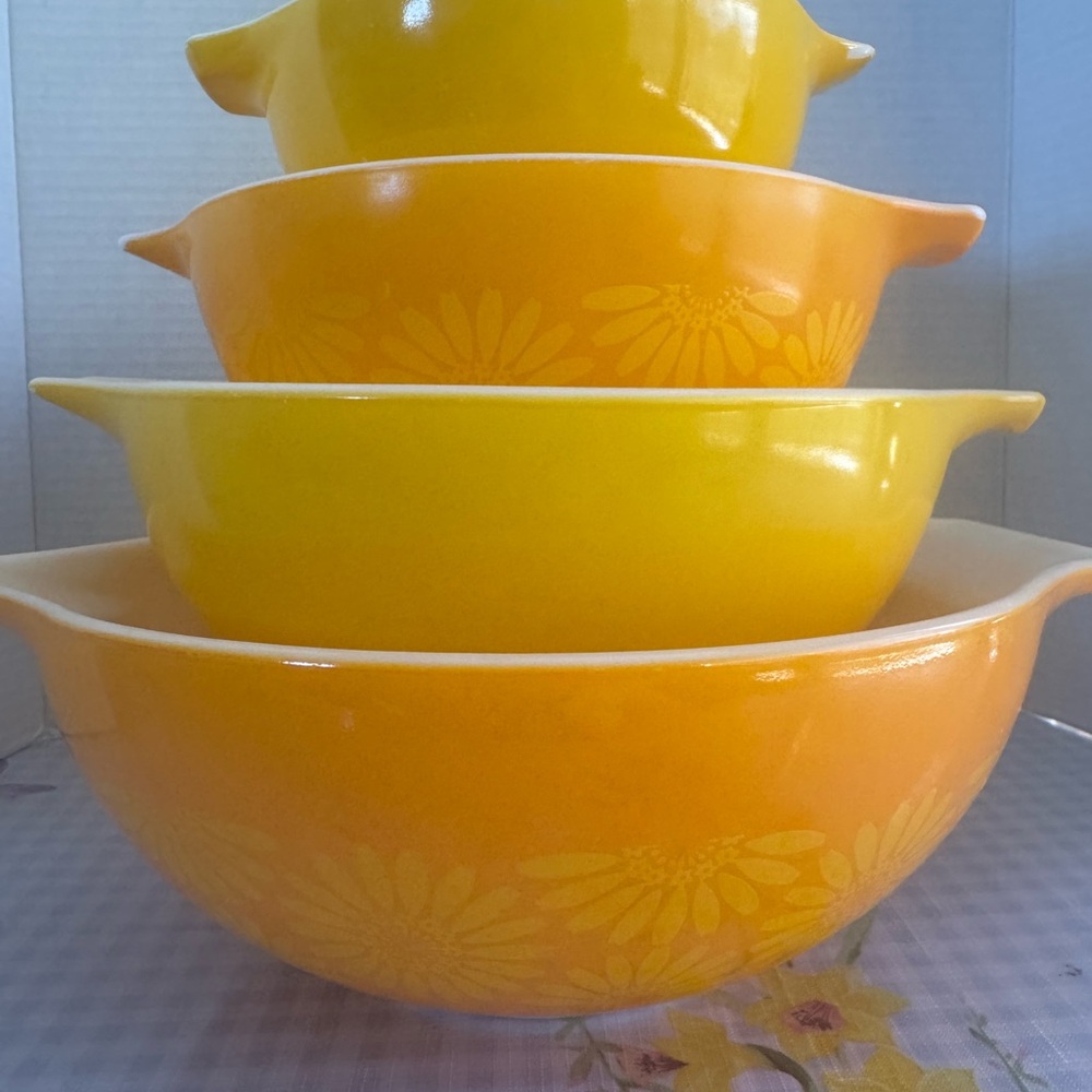 Pyrex Orange Daisy 4pc mixing bowl set